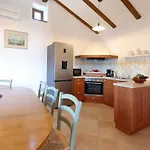 Fani With Jacuzzi Villa