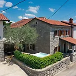 Villa Fani With Jacuzzi *