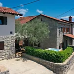 Fani With Jacuzzi Villa
