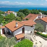 Villa Fani With Jacuzzi *