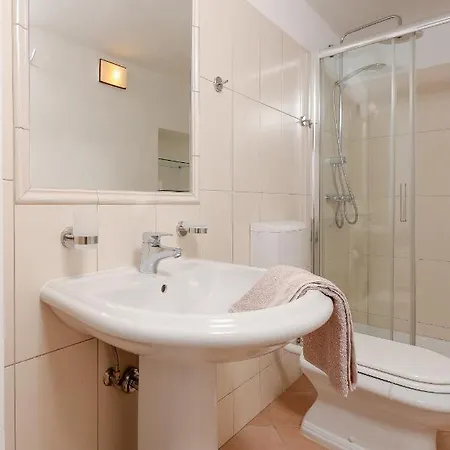 וילה Fani With Jacuzzi