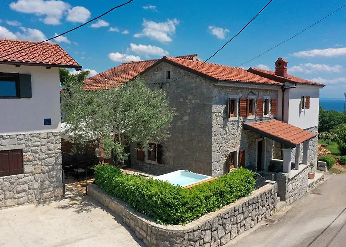 Villa Fani With Jacuzzi *