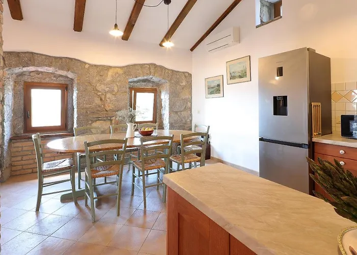 Villa Fani With Jacuzzi