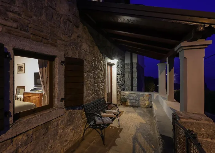 Villa Fani With Jacuzzi Ičići