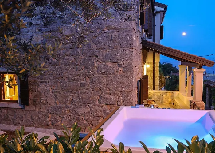 Villa Fani With Jacuzzi Ičići