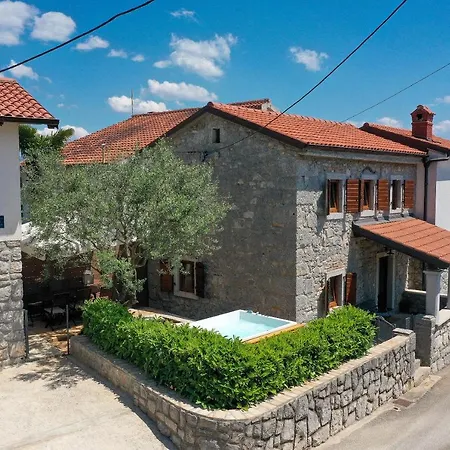 Villa Fani With Jacuzzi *