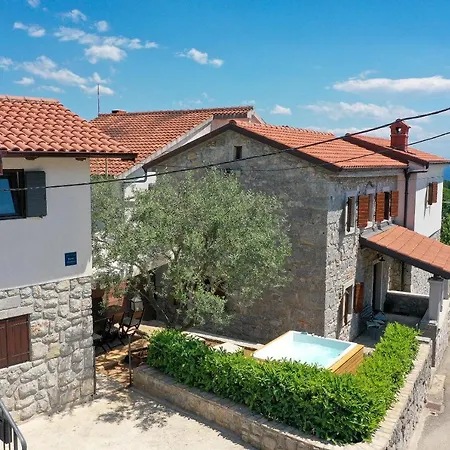 Villa Fani With Jacuzzi Icici