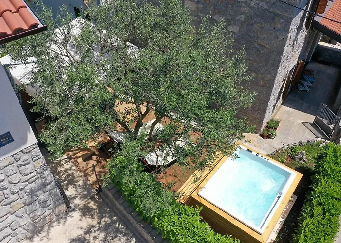 Villa Fani With Jacuzzi