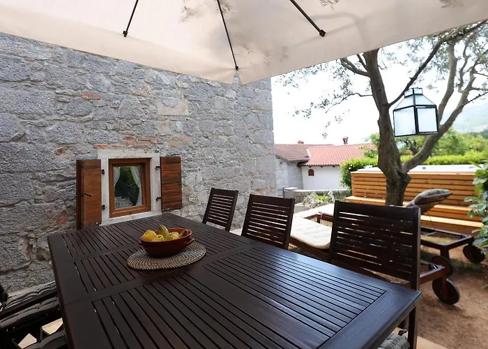 Villa Fani With Jacuzzi Ičići